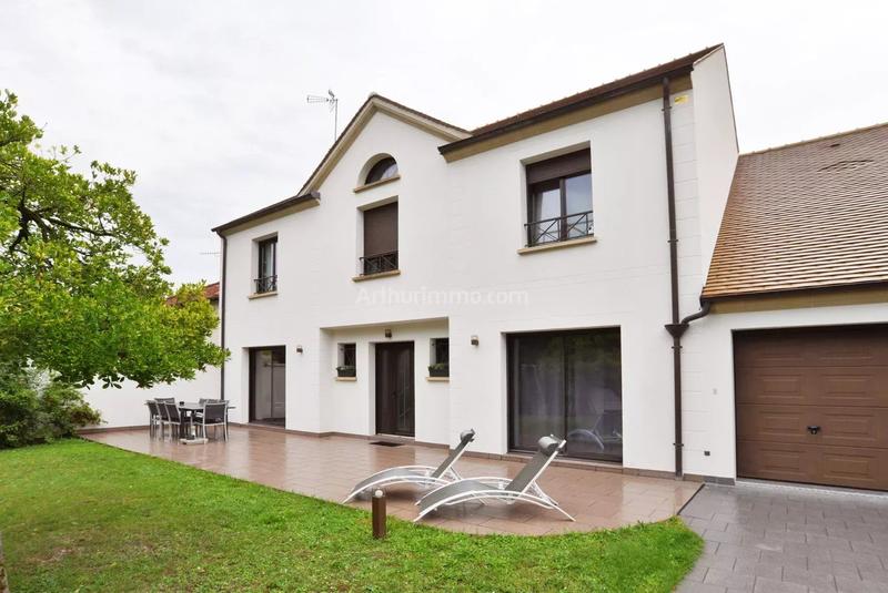 Maison - 210 m² - 7 pièces