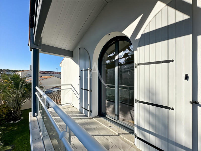 Maison - 217 m² - 6 pièces