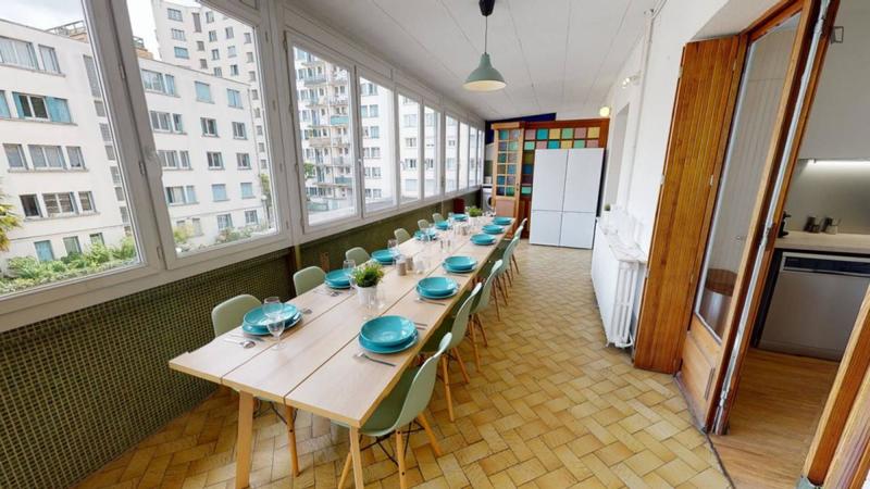 Chambre - 11 m² - 10 pièces