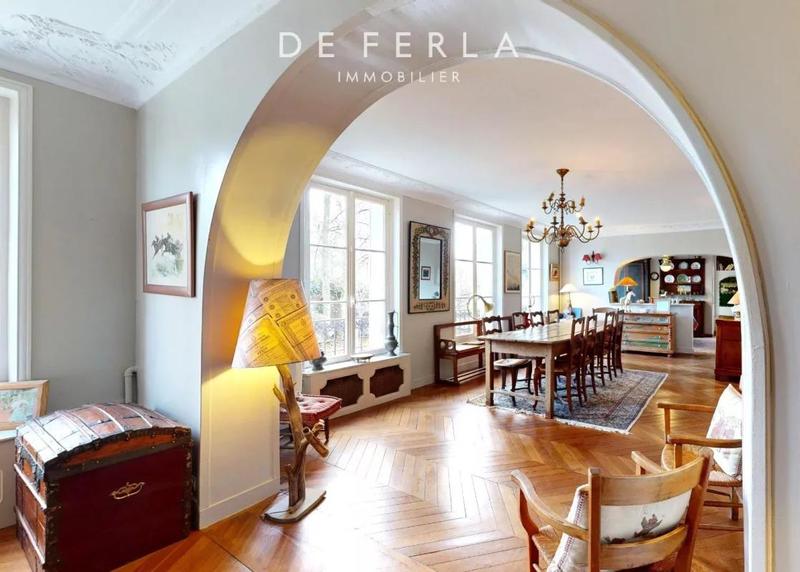 Demeure - 388 m² - 12 pièces