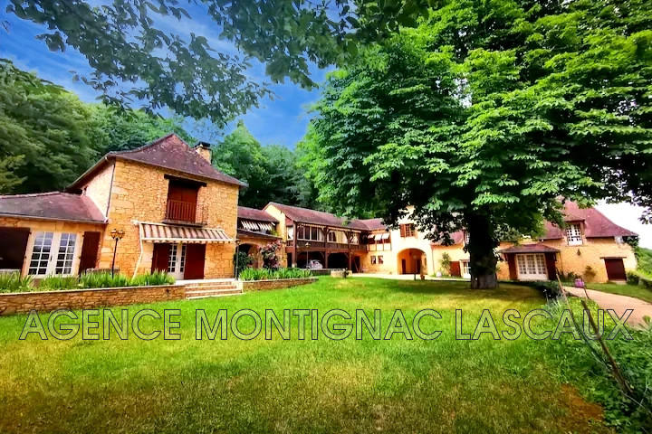 Propriété - 497 m² - 15 pièces