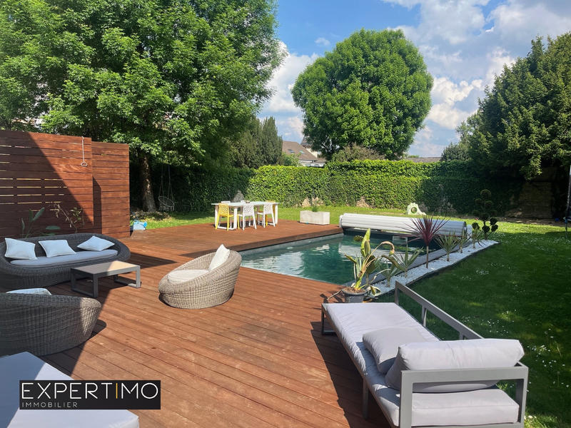 Maison - 241 m² - 6 pièces