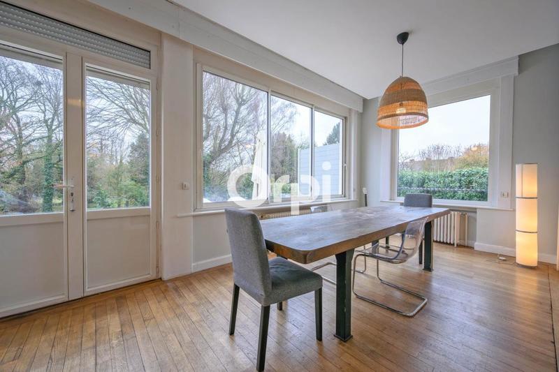 Maison - 313 m² - 9 pièces