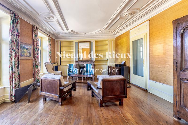 Maison - 278 m² - 12 pièces