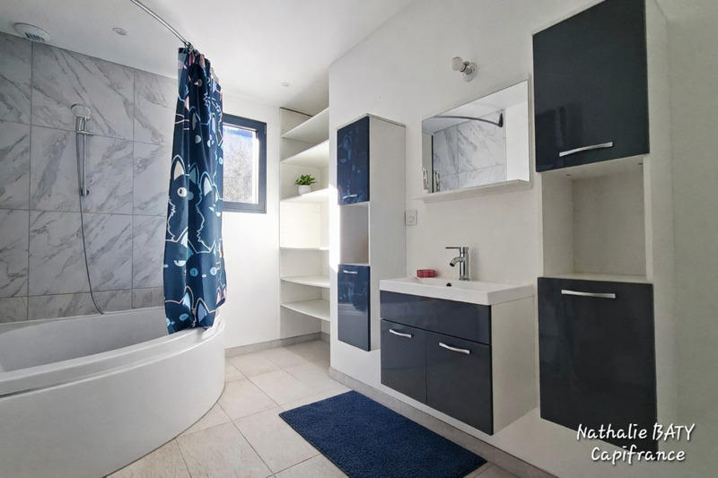 Maison - 182 m² - 7 pièces