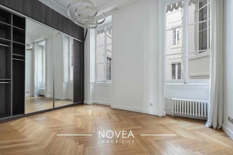 Appartement - 165 m² - 5 pièces