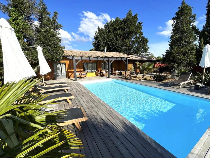 Maison - 233 m² - 9 pièces