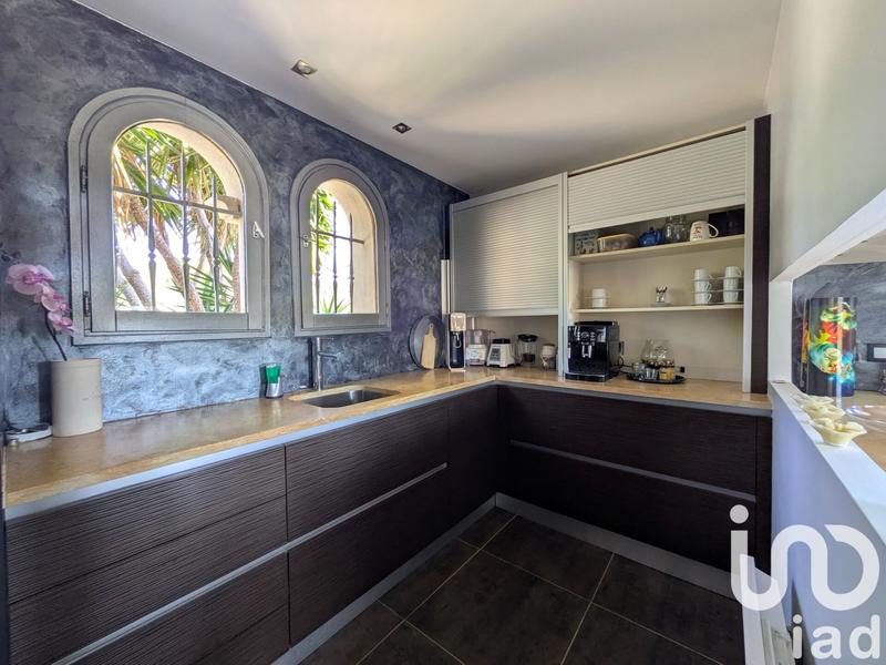 Maison - 460 m² - 12 pièces