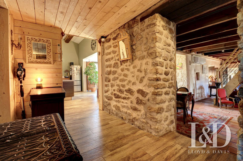 Mas - 250 m² - 9 pièces