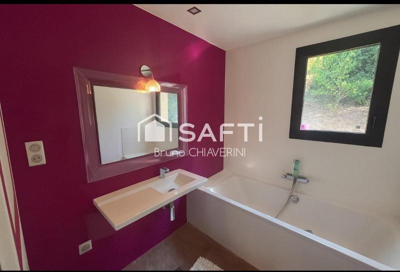 Maison - 219 m² - 4 pièces