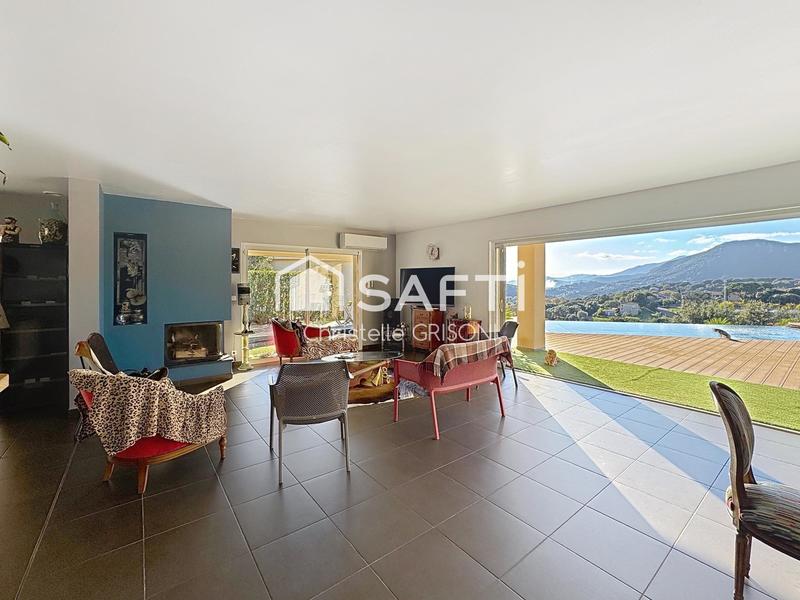 Maison - 220 m² - 5 pièces