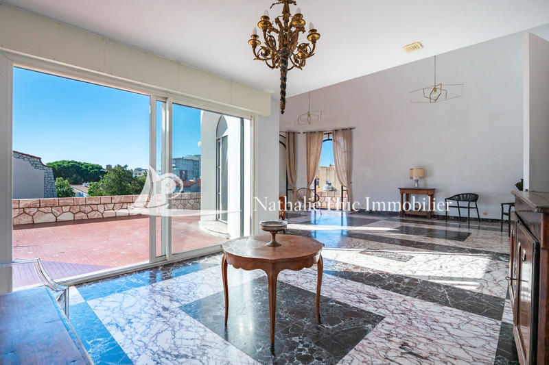 Demeure - 262 m² - 8 pièces