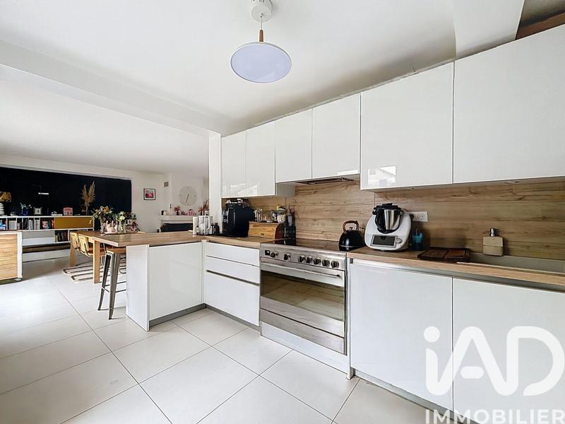 Maison - 224 m² - 9 pièces