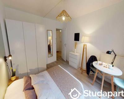 Chambre - 70 m² - 1 pièce