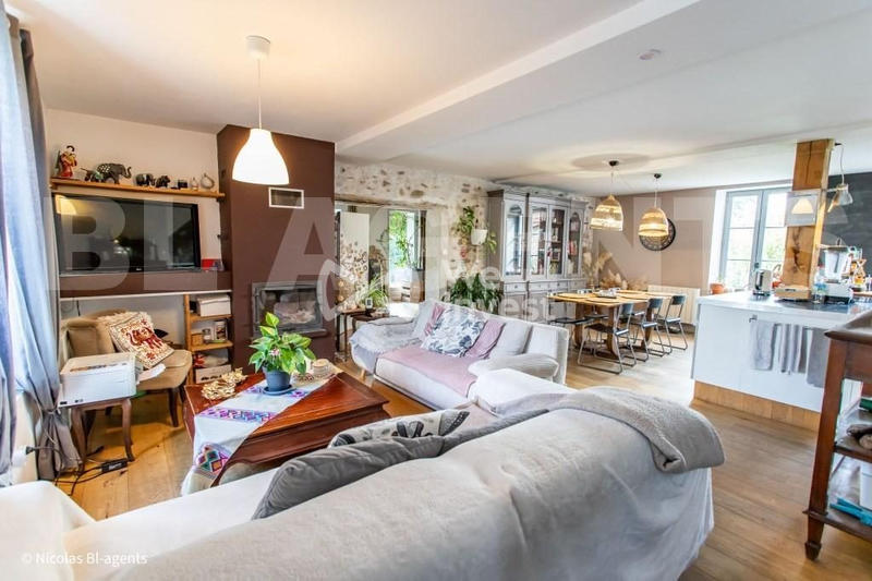 Maison - 186 m² - 7 pièces