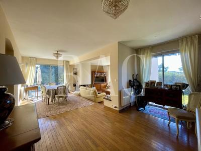 Villa - 250 m² - 8 pièces