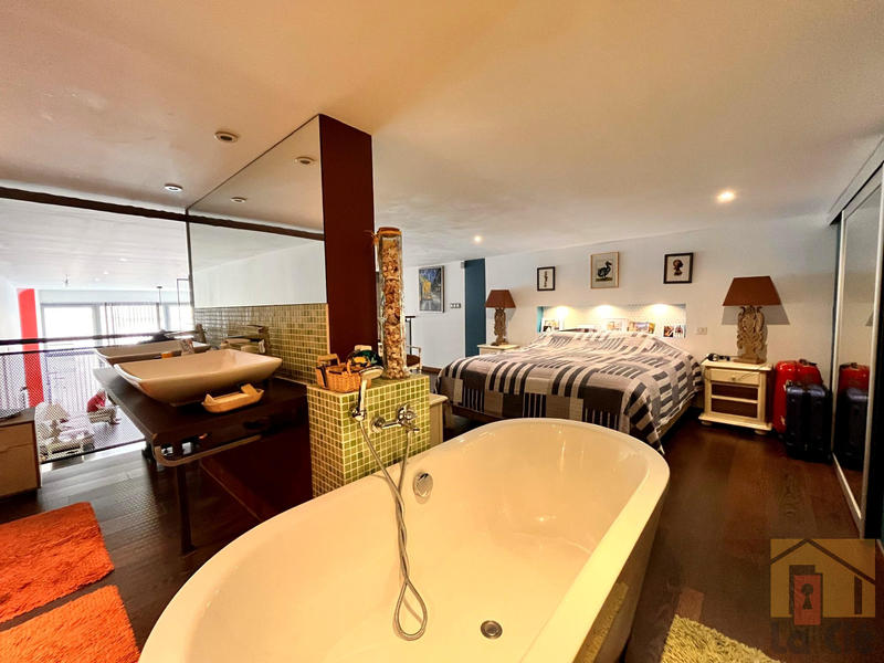 Loft - 130 m² - 4 pièces