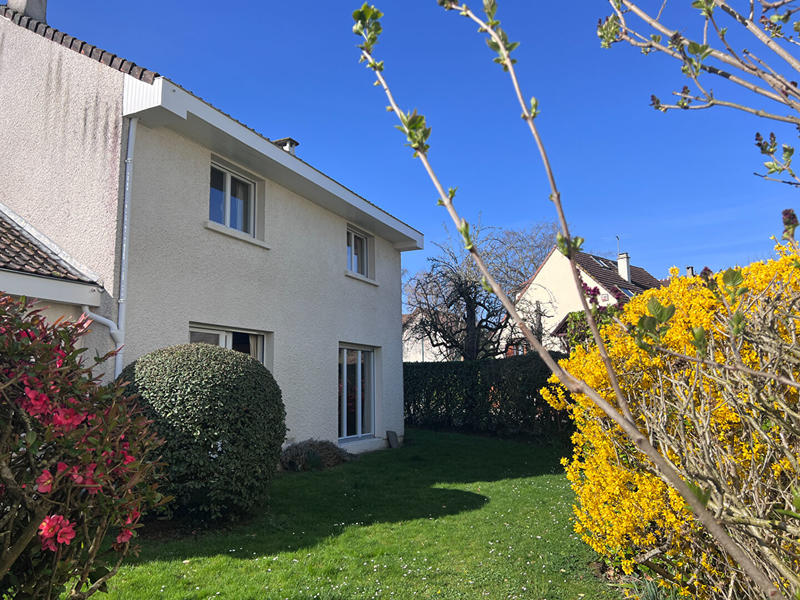 Maison - 240 m² - 6 pièces