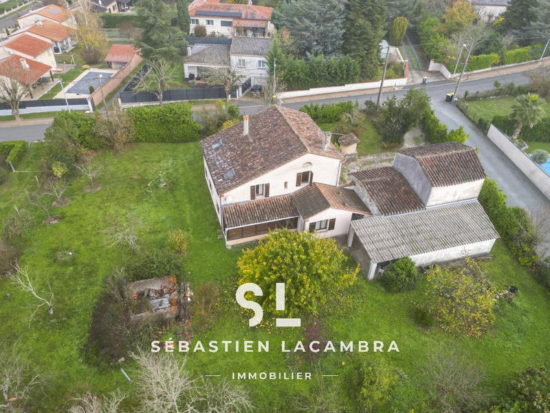 Maison - 186 m² - 8 pièces