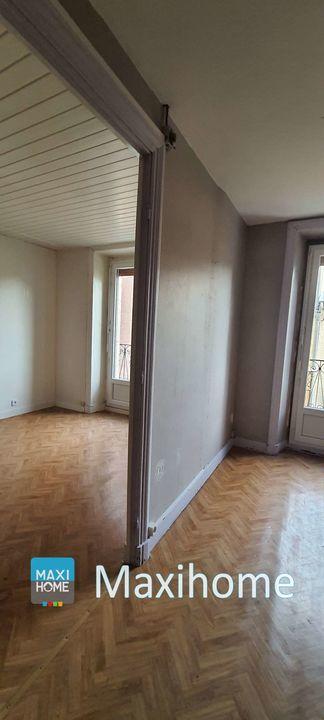 Maison - 220 m² - 9 pièces