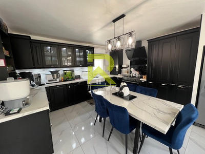 Villa - 161 m² - 6 pièces