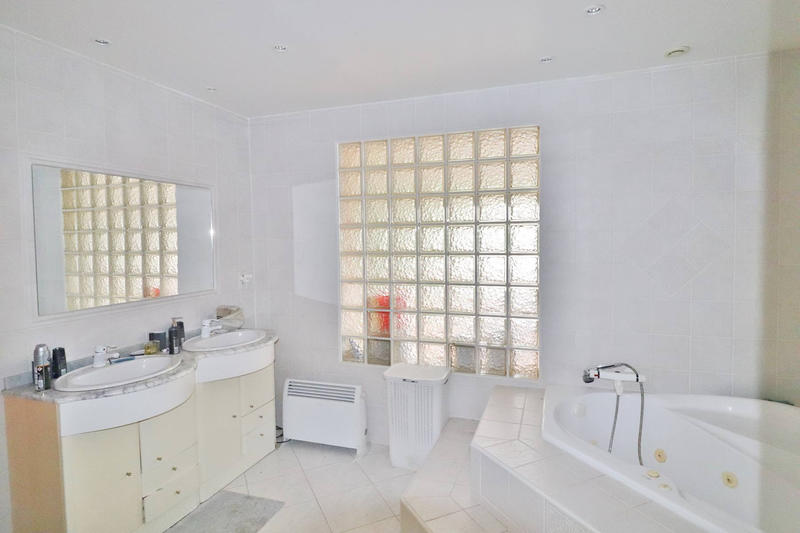 Villa - 192 m² - 6 pièces