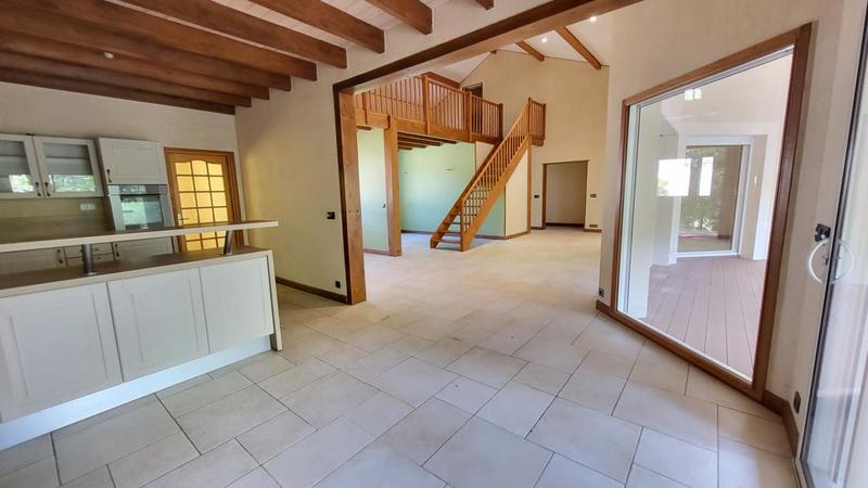 Maison - 161 m² - 8 pièces