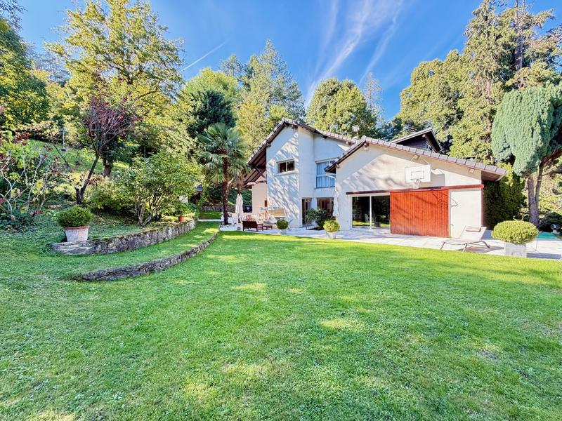 Maison - 269 m² - 8 pièces