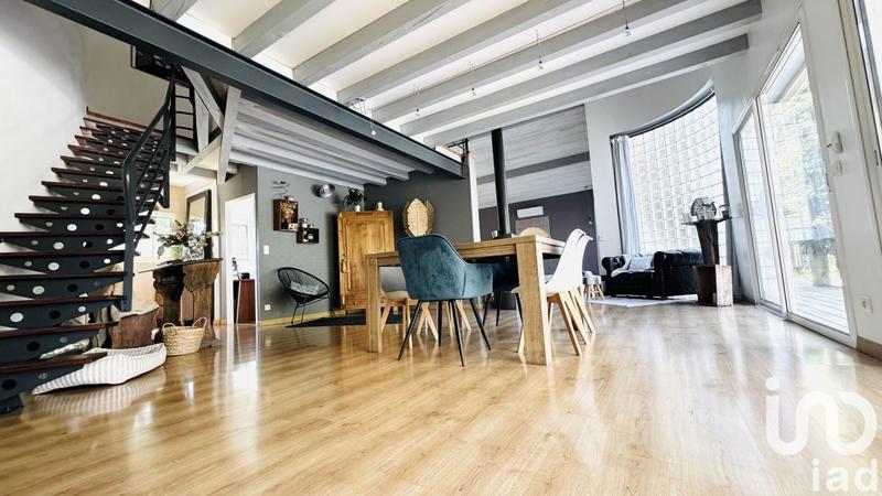 Maison - 260 m² - 9 pièces