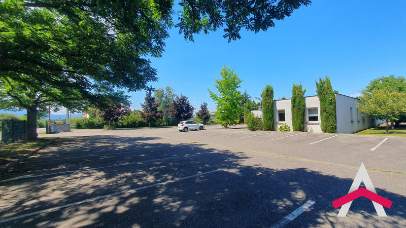 Local d'activités - 468 m²