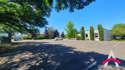 Local d'activités - 468 m²