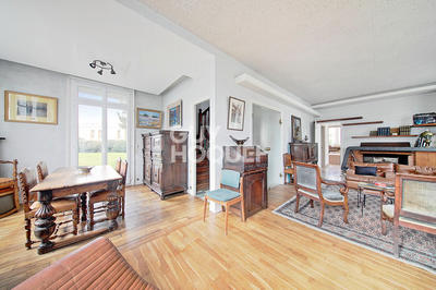 Maison - 261 m² - 13 pièces