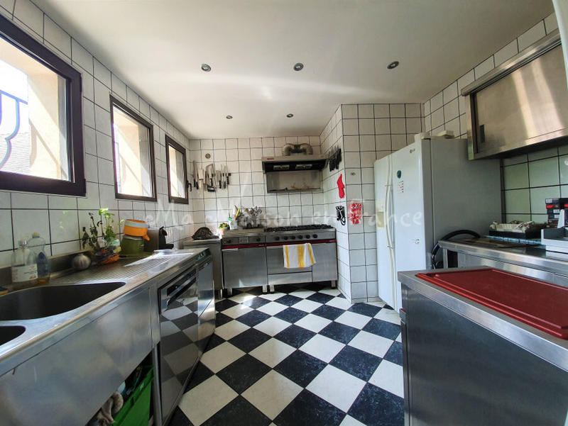 Maison - 300 m² - 11 pièces