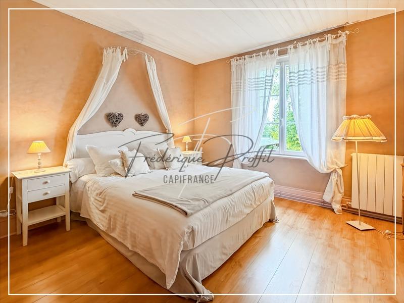 Demeure - 368 m² - 11 pièces