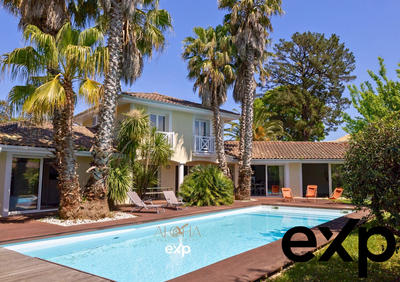 Villa - 255 m² - 8 pièces