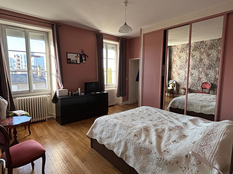 Maison - 245 m² - 9 pièces