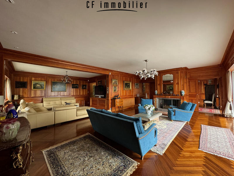 Maison - 455 m² - 9 pièces