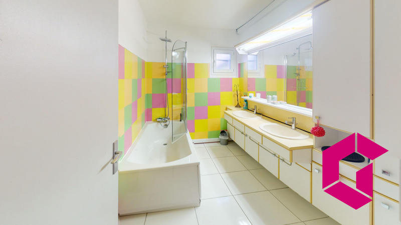 Maison traditionnelle - 243 m² - 5 pièces