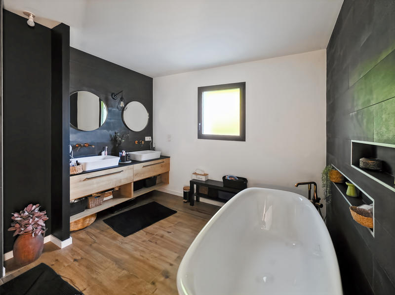 Maison - 204 m² - 7 pièces