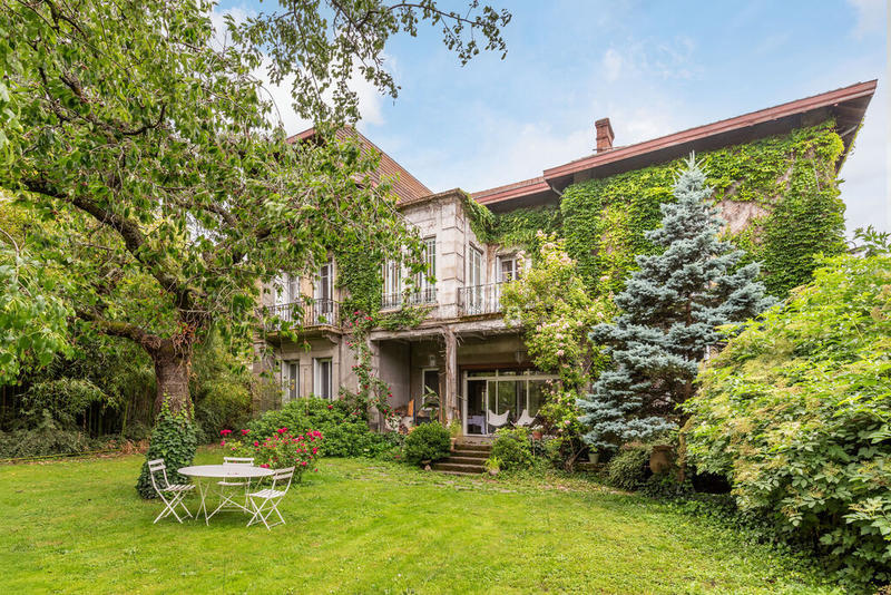 Maison - 350 m² - 15 pièces