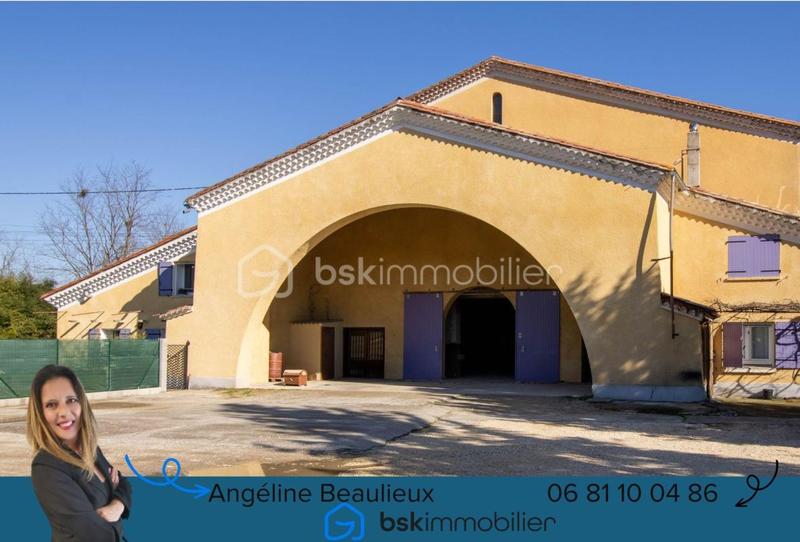 Grange - 303 m² - 1 pièce