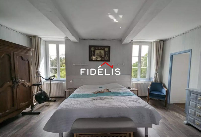 Maison - 327 m² - 11 pièces