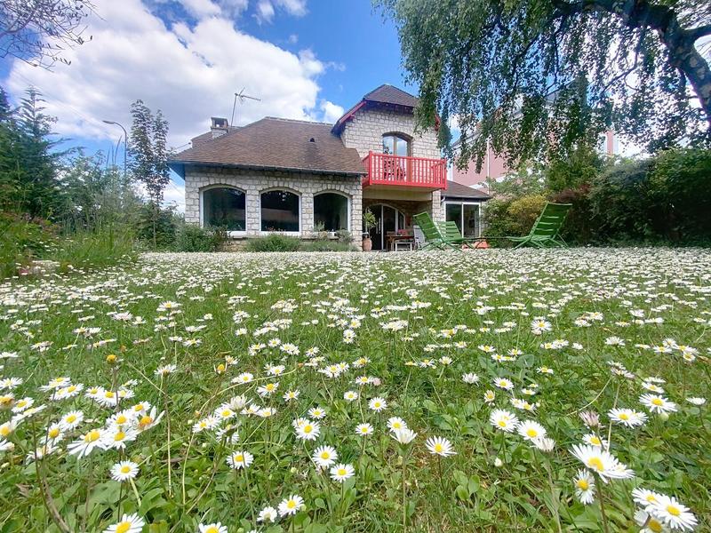 Maison - 204 m² - 7 pièces