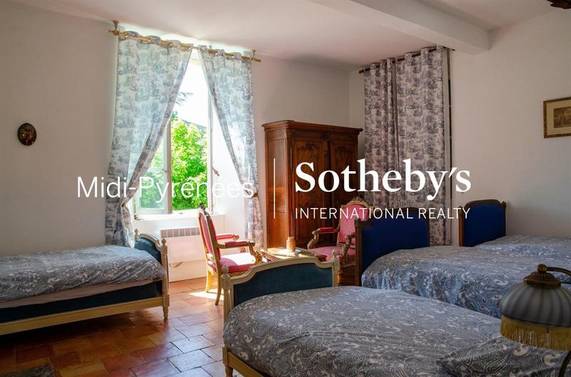 Château - 1 573 m² - 36 pièces