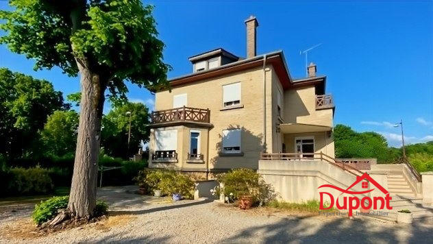 Maison - 256 m² - 8 pièces