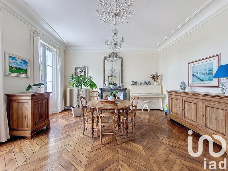 Maison - 233 m² - 8 pièces