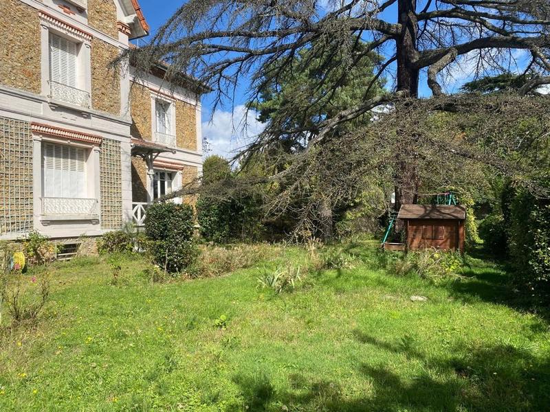 Maison - 220 m² - 8 pièces