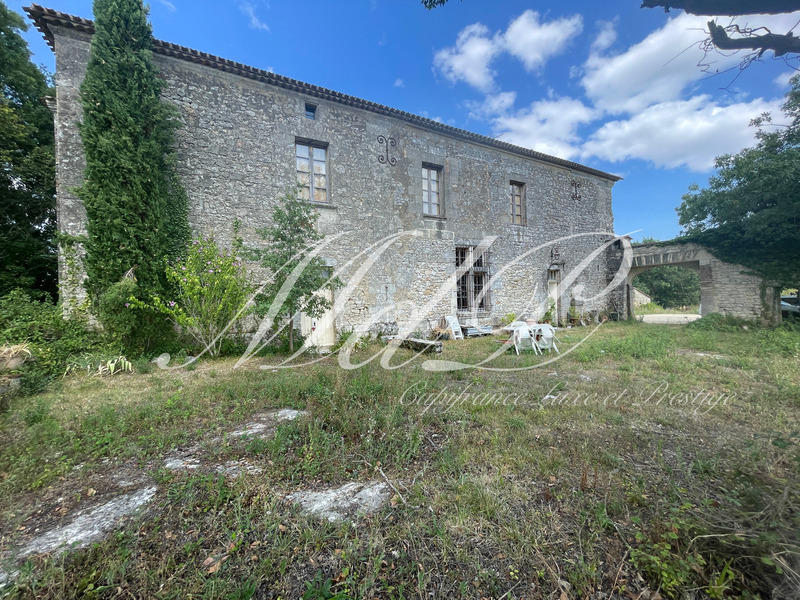 Maison - 338 m² - 10 pièces