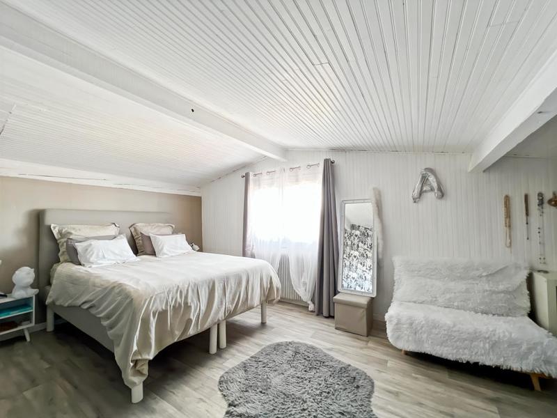 Maison - 205 m² - 7 pièces