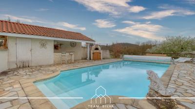 Maison - 200 m² - 5 pièces